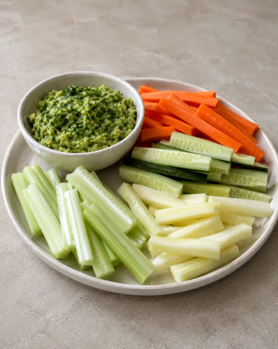 Rohkost-Sticks mit Avocado-Dip